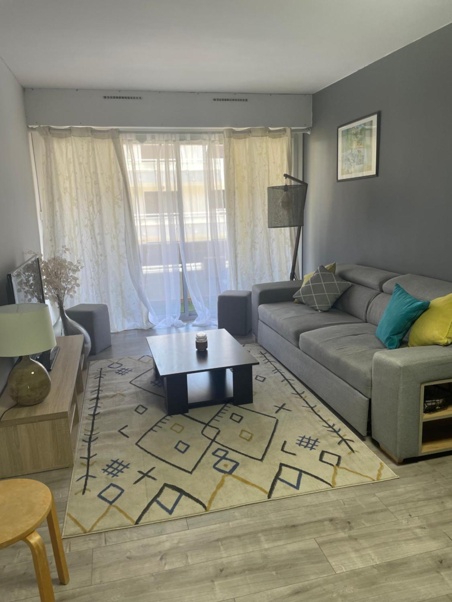 Apartment T2 *